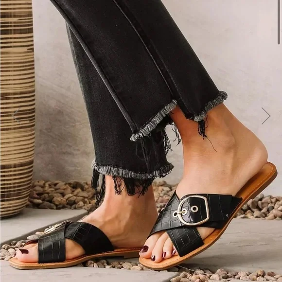 Buckle Soda Oregans Black Buckle Sandals women’s size 6 slip on - Picture 2 of 12